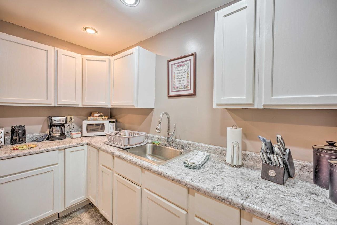 Lovely 3- Bedroom Apartment With Street Parking. Гошен Экстерьер фото